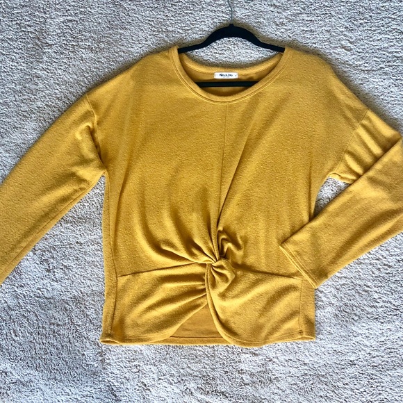 Mikey and Joey Sweaters - 🌟2 for $10 /Mustard yellow knit top
